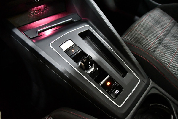Volkswagen Golf 2.0 TSI GTI, Panoramadak, Applecarplay, Sfeerverlichting