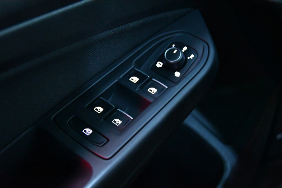 Volkswagen Golf 2.0 TSI GTI, Panoramadak, Applecarplay, Sfeerverlichting