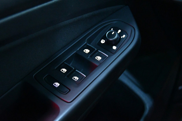 Volkswagen Golf 2.0 TSI GTI, Panoramadak, Applecarplay, Sfeerverlichting