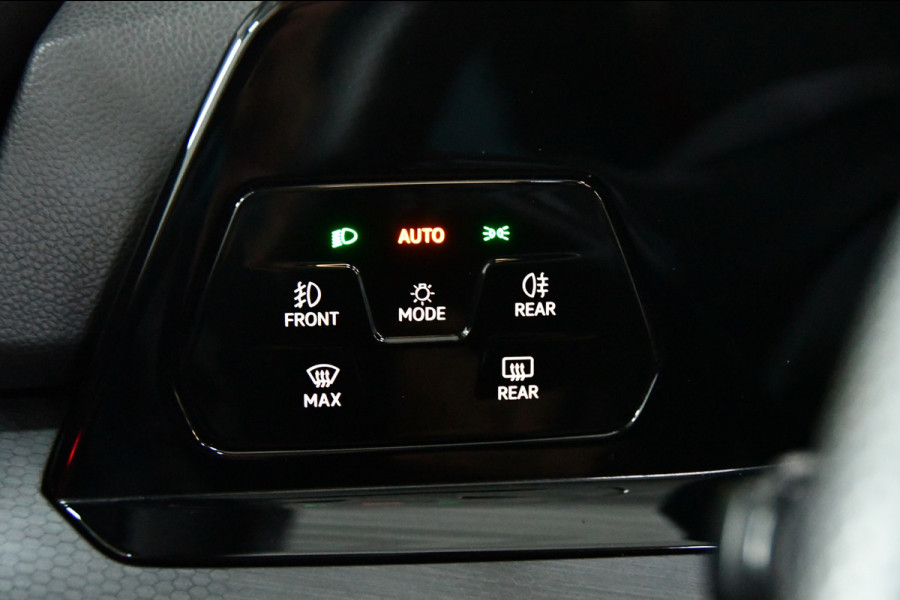 Volkswagen Golf 2.0 TSI GTI, Panoramadak, Applecarplay, Sfeerverlichting