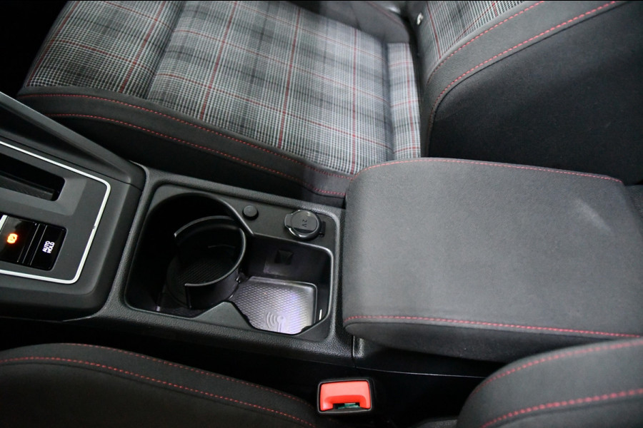 Volkswagen Golf 2.0 TSI GTI, Panoramadak, Applecarplay, Sfeerverlichting