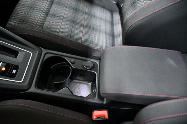 Volkswagen Golf 2.0 TSI GTI, Panoramadak, Applecarplay, Sfeerverlichting