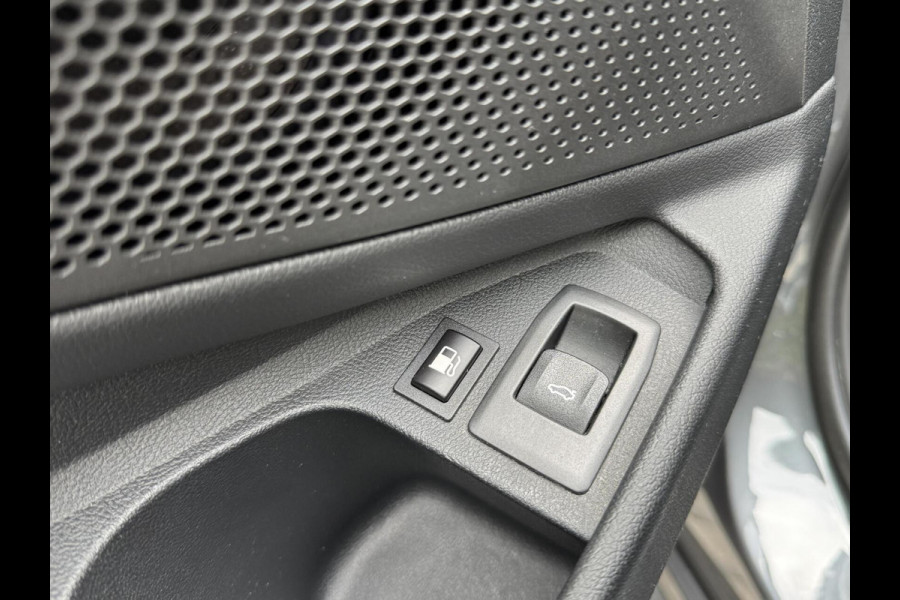 BMW 3 Serie Touring 320e High Executive Automaat | Trekhaak elektrisch | Navigatiesysteem | Laser LED | Draadloze telefoonlader | Apple CarP