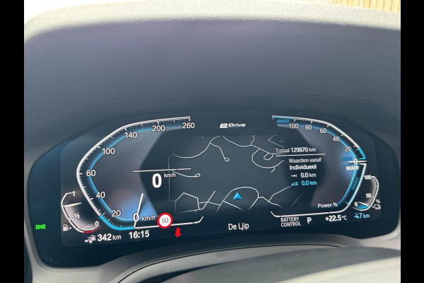 BMW 3 Serie Touring 320e High Executive Automaat | Trekhaak elektrisch | Navigatiesysteem | Laser LED | Draadloze telefoonlader | Apple CarP