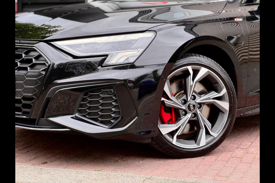 Audi A3 Sportback 45 TFSI e S edition Competition Carbon/Pano/B&O Audi A3 Sportback 45 TFSI e S edition Competition Carbon/Pano/B&O