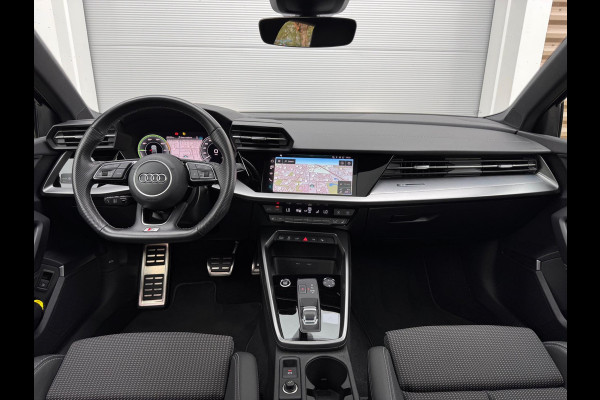 Audi A3 Sportback 45 TFSI e S edition Competition Carbon/Pano/B&O Audi A3 Sportback 45 TFSI e S edition Competition Carbon/Pano/B&O