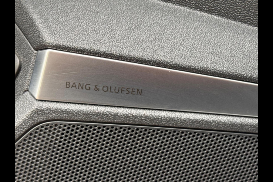 Audi A3 Sportback 45 TFSI e S edition Competition Carbon/Pano/B&O Audi A3 Sportback 45 TFSI e S edition Competition Carbon/Pano/B&O