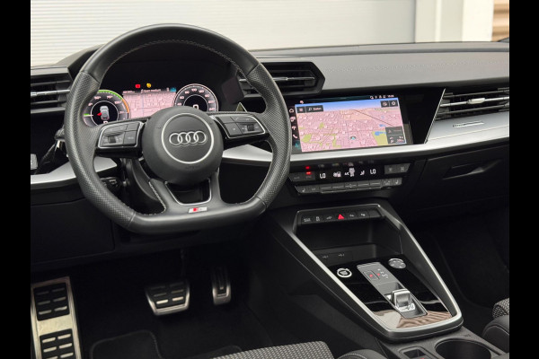 Audi A3 Sportback 45 TFSI e S edition Competition Carbon/Pano/B&O Audi A3 Sportback 45 TFSI e S edition Competition Carbon/Pano/B&O