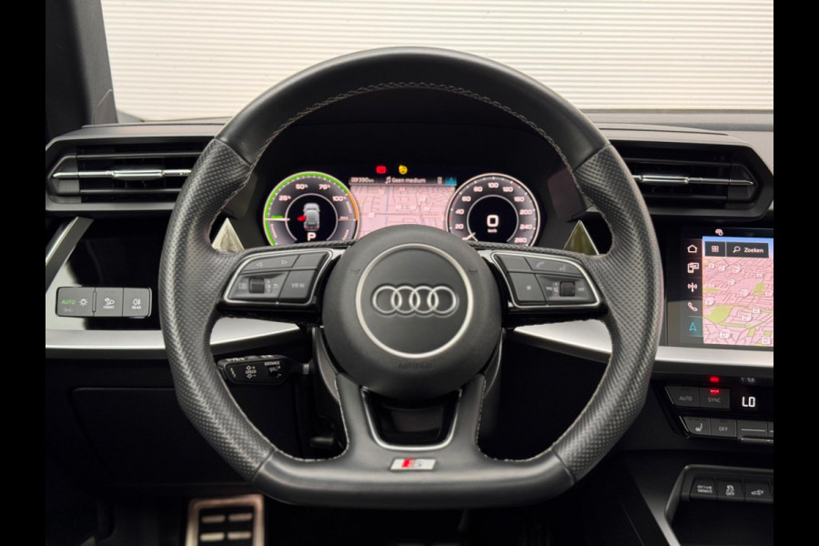 Audi A3 Sportback 45 TFSI e S edition Competition Carbon/Pano/B&O Audi A3 Sportback 45 TFSI e S edition Competition Carbon/Pano/B&O