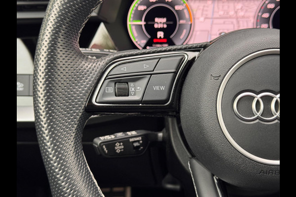 Audi A3 Sportback 45 TFSI e S edition Competition Carbon/Pano/B&O Audi A3 Sportback 45 TFSI e S edition Competition Carbon/Pano/B&O