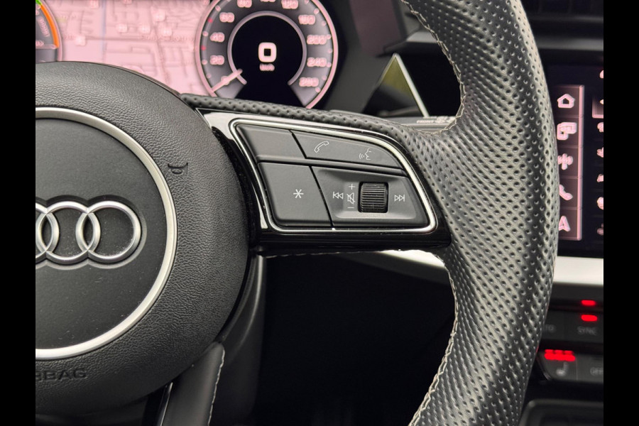 Audi A3 Sportback 45 TFSI e S edition Competition Carbon/Pano/B&O Audi A3 Sportback 45 TFSI e S edition Competition Carbon/Pano/B&O