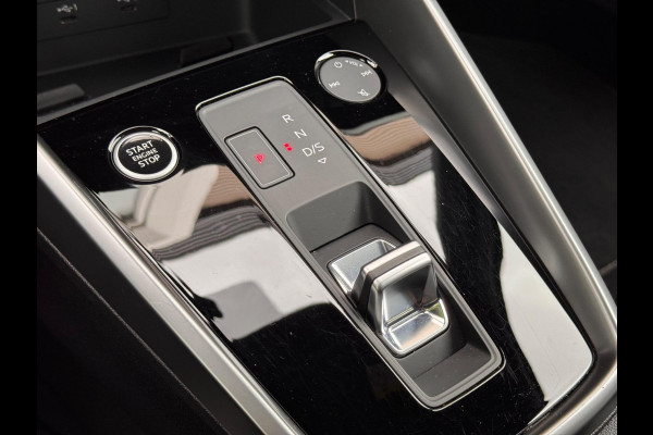 Audi A3 Sportback 45 TFSI e S edition Competition Carbon/Pano/B&O Audi A3 Sportback 45 TFSI e S edition Competition Carbon/Pano/B&O