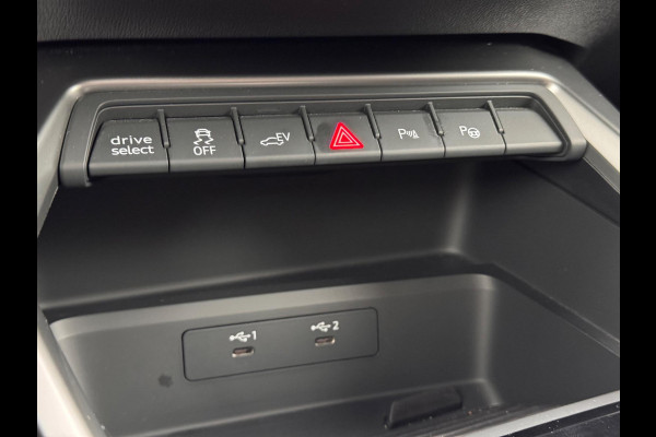 Audi A3 Sportback 45 TFSI e S edition Competition Carbon/Pano/B&O Audi A3 Sportback 45 TFSI e S edition Competition Carbon/Pano/B&O