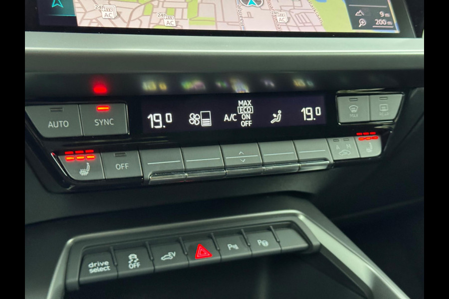 Audi A3 Sportback 45 TFSI e S edition Competition Carbon/Pano/B&O Audi A3 Sportback 45 TFSI e S edition Competition Carbon/Pano/B&O