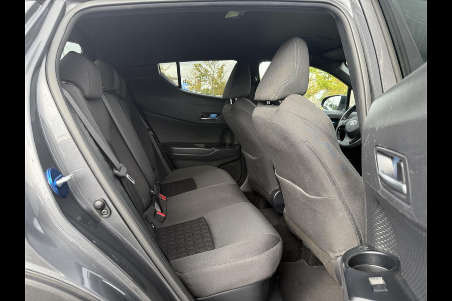 Toyota C-HR 2.0 Hybrid Bi-Tone Dealer Onderhouden,Camera,Trekhaak,184pk,Navi,Stoelverwarming,Clima,Cruise,Pdc V+A,Lm velgen,Apk tot 09-2026