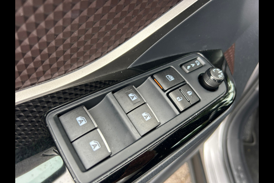 Toyota C-HR 1.8 Hybrid Executive 1e EIGENAAR 100% Dealer onderhouden Rijklaarprijs!
