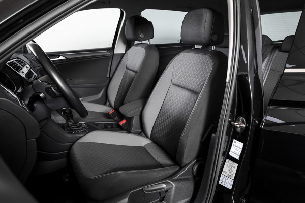 Volkswagen Tiguan 1.5 TSI ACT Comfortline 150 PK - Automaat | Adapt. Cruise | Stoelverwarming | PDC | NAV | ECC | Elek. Trekhaak | LM 18" |