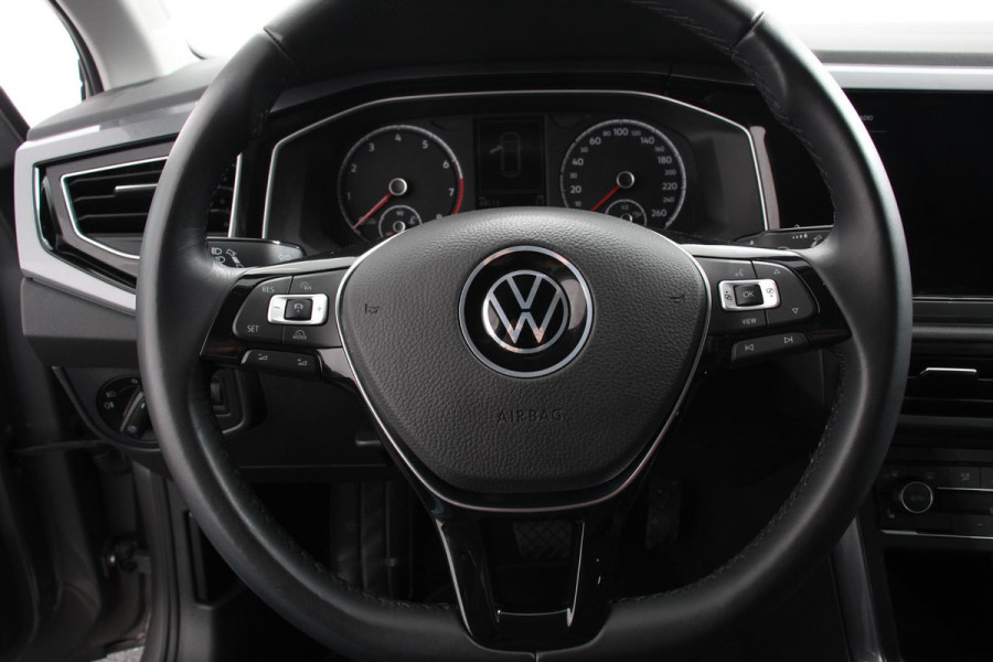 Volkswagen Polo 1.0 TSI 110pk DSG Highline | Navigatie | Apple Carplay/Android Auto | Parkeersensoren | Adaptive Cruise Control | Stoelverwarming | Getinte ramen | Climatronic