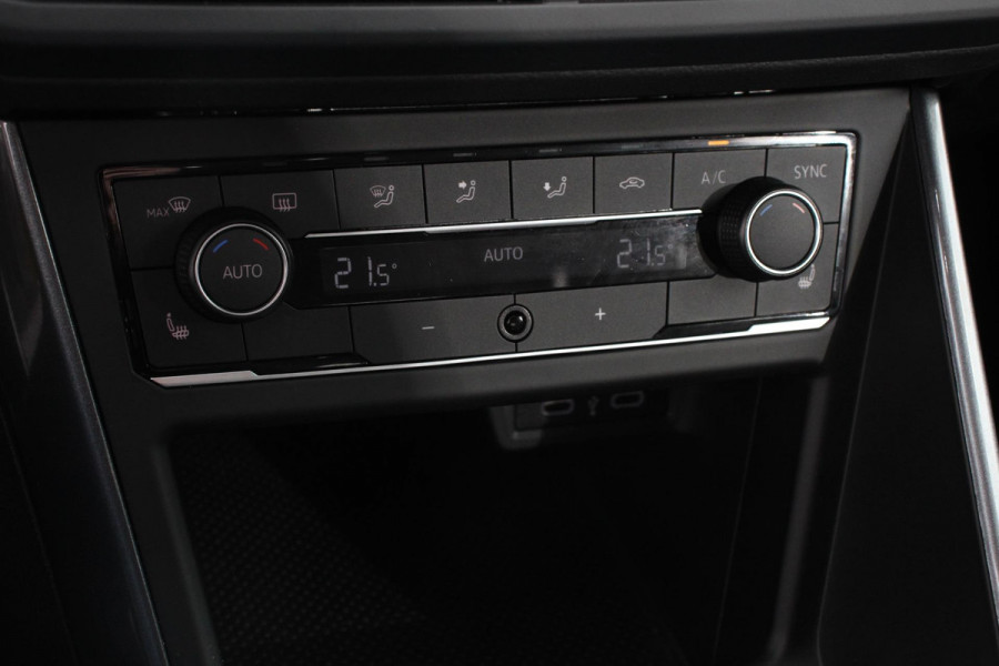 Volkswagen Polo 1.0 TSI 110pk DSG Highline | Navigatie | Apple Carplay/Android Auto | Parkeersensoren | Adaptive Cruise Control | Stoelverwarming | Getinte ramen | Climatronic