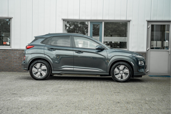 Hyundai Kona EV 64 kWh | 3-Fase lader | Adaptive Cruise | HUD | Stoel +Stuurverw |