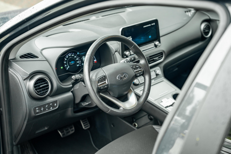 Hyundai Kona EV 64 kWh | 3-Fase lader | Adaptive Cruise | HUD | Stoel +Stuurverw |