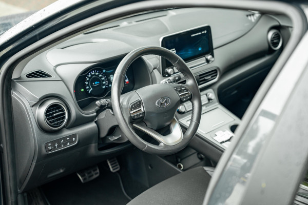 Hyundai Kona EV 64 kWh | 3-Fase lader | Adaptive Cruise | HUD | Stoel +Stuurverw |