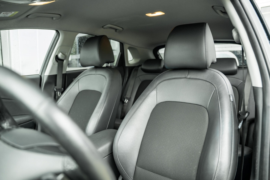 Hyundai Kona EV 64 kWh | 3-Fase lader | Adaptive Cruise | HUD | Stoel +Stuurverw |