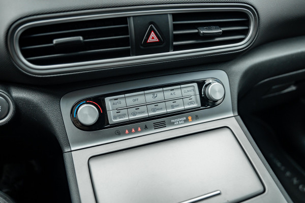 Hyundai Kona EV 64 kWh | 3-Fase lader | Adaptive Cruise | HUD | Stoel +Stuurverw |