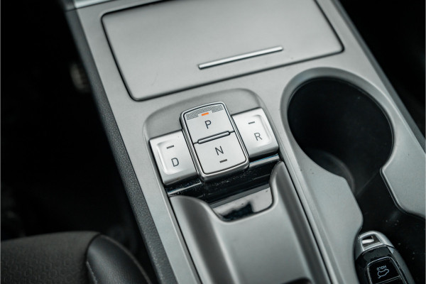 Hyundai Kona EV 64 kWh | 3-Fase lader | Adaptive Cruise | HUD | Stoel +Stuurverw |