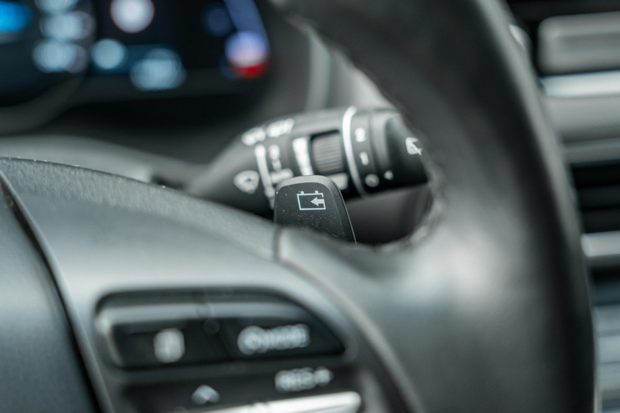 Hyundai Kona EV 64 kWh | 3-Fase lader | Adaptive Cruise | HUD | Stoel +Stuurverw |