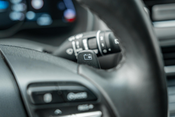 Hyundai Kona EV 64 kWh | 3-Fase lader | Adaptive Cruise | HUD | Stoel +Stuurverw |