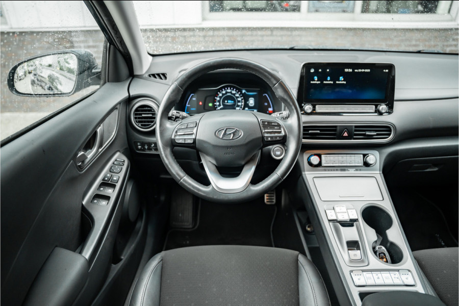 Hyundai Kona EV 64 kWh | 3-Fase lader | Adaptive Cruise | HUD | Stoel +Stuurverw |
