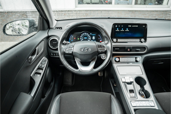 Hyundai Kona EV 64 kWh | 3-Fase lader | Adaptive Cruise | HUD | Stoel +Stuurverw |