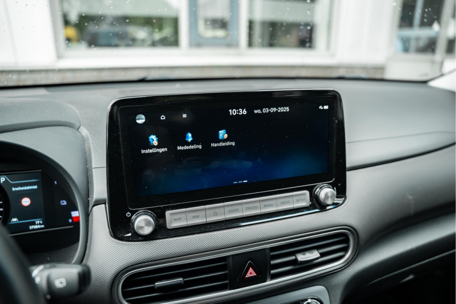 Hyundai Kona EV 64 kWh | 3-Fase lader | Adaptive Cruise | HUD | Stoel +Stuurverw |