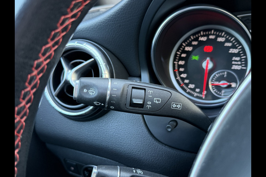 Mercedes-Benz CLA-Klasse Shooting Brake 180 Business Solution AMG Night Upgrade | Origineel NL | Panoramadak | Stoelverwarming | Sfeerverlichting