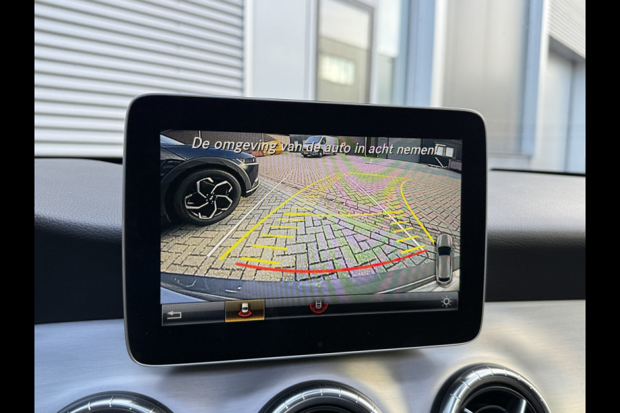 Mercedes-Benz CLA-Klasse Shooting Brake 180 Business Solution AMG Night Upgrade | Origineel NL | Panoramadak | Stoelverwarming | Sfeerverlichting