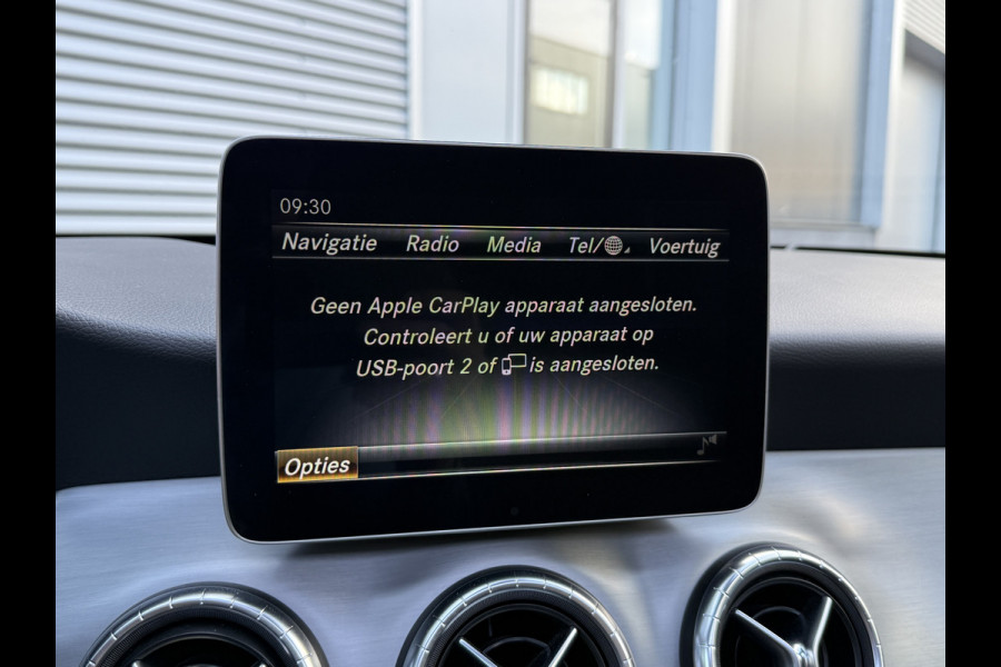 Mercedes-Benz CLA-Klasse Shooting Brake 180 Business Solution AMG Night Upgrade | Origineel NL | Panoramadak | Stoelverwarming | Sfeerverlichting
