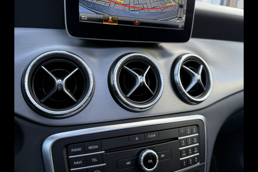 Mercedes-Benz CLA-Klasse Shooting Brake 180 Business Solution AMG Night Upgrade | Origineel NL | Panoramadak | Stoelverwarming | Sfeerverlichting
