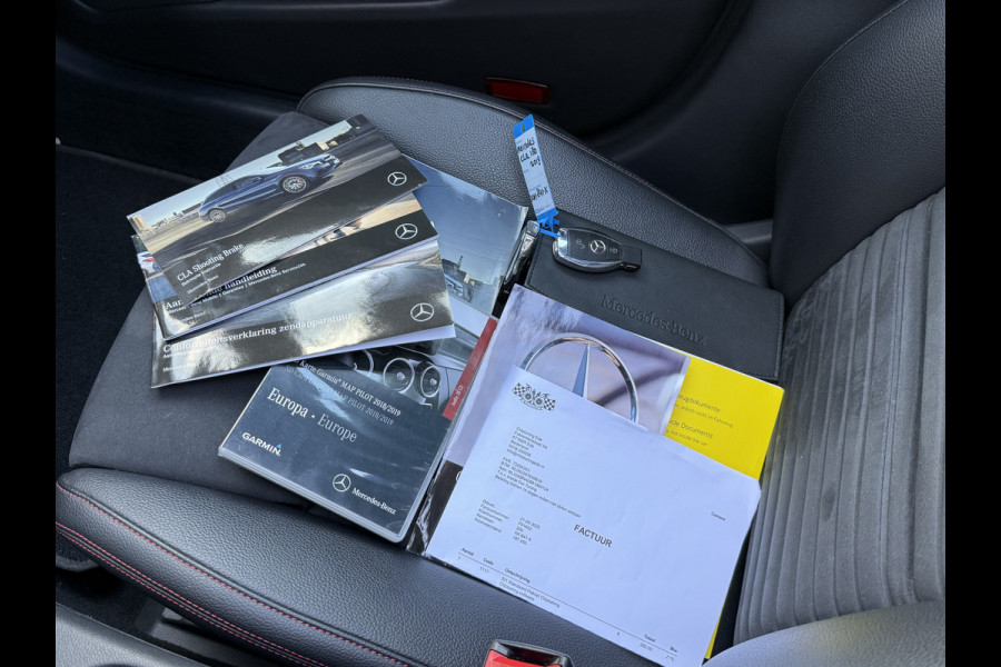 Mercedes-Benz CLA-Klasse Shooting Brake 180 Business Solution AMG Night Upgrade | Origineel NL | Panoramadak | Stoelverwarming | Sfeerverlichting