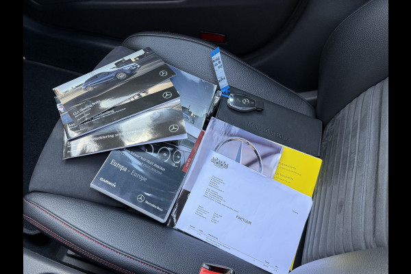 Mercedes-Benz CLA-Klasse Shooting Brake 180 Business Solution AMG Night Upgrade | Origineel NL | Panoramadak | Stoelverwarming | Sfeerverlichting