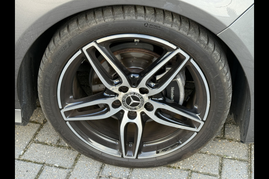 Mercedes-Benz CLA-Klasse Shooting Brake 180 Business Solution AMG Night Upgrade | Origineel NL | Panoramadak | Stoelverwarming | Sfeerverlichting
