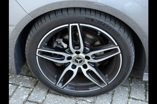 Mercedes-Benz CLA-Klasse Shooting Brake 180 Business Solution AMG Night Upgrade | Origineel NL | Panoramadak | Stoelverwarming | Sfeerverlichting