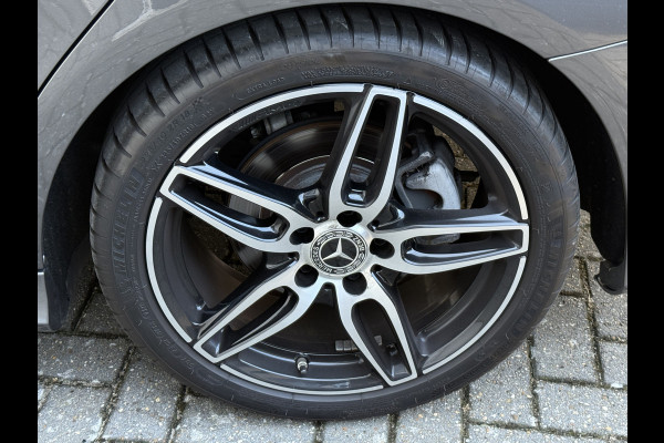 Mercedes-Benz CLA-Klasse Shooting Brake 180 Business Solution AMG Night Upgrade | Origineel NL | Panoramadak | Stoelverwarming | Sfeerverlichting