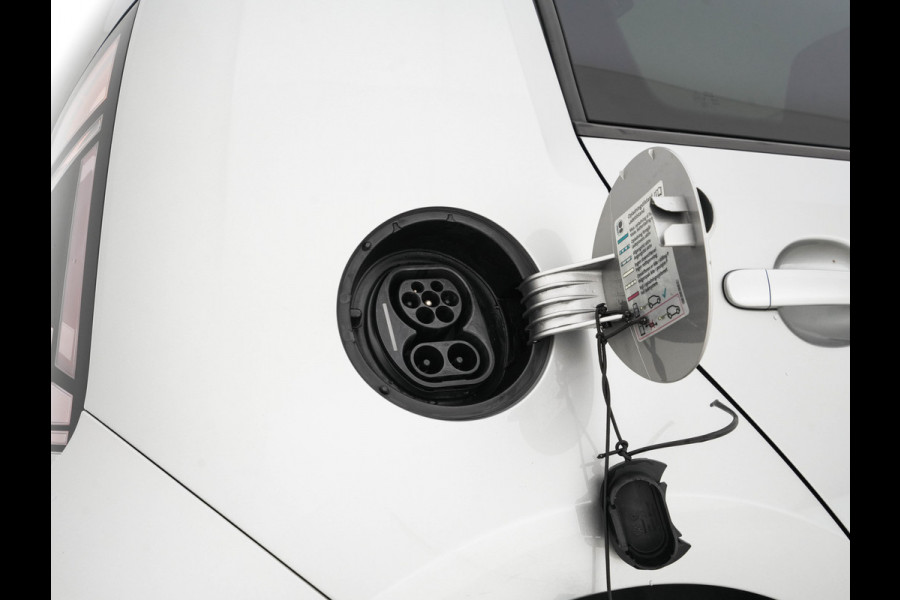 Volkswagen e-Up! {SOH-92%} Aut. *CCS-FASTLOADER | HEATED-COMFORTSEATS | AIRCO | CRUISE | AMBIENT-LIGHT | DAB+ | PRIVACY-GLASS | 15''ALU*