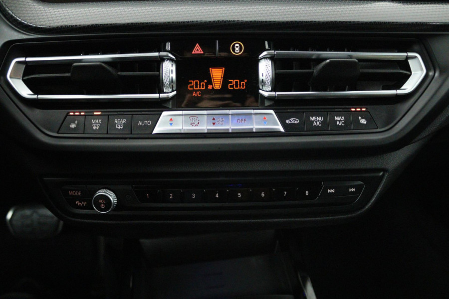BMW 2 Serie Gran Coupé 218i High Executive Edition (SFEERVERLICHTING, CRUISE CONTROL, STOELVERWARMING, NAVIGATIE, AUTOMAAT)