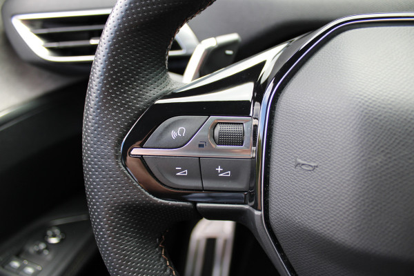 Peugeot 3008 1.6 HYbrid 225 GT | Black Pack | Navigatie 3D | Adaptieve cruise