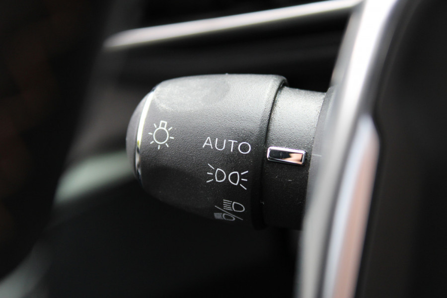 Peugeot 3008 1.6 HYbrid 225 GT | Black Pack | Navigatie 3D | Adaptieve cruise