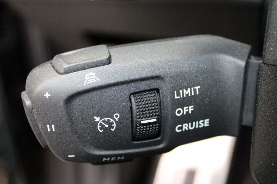 Peugeot 3008 1.6 HYbrid 225 GT | Black Pack | Navigatie 3D | Adaptieve cruise