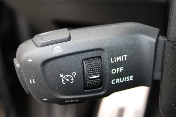Peugeot 3008 1.6 HYbrid 225 GT | Black Pack | Navigatie 3D | Adaptieve cruise
