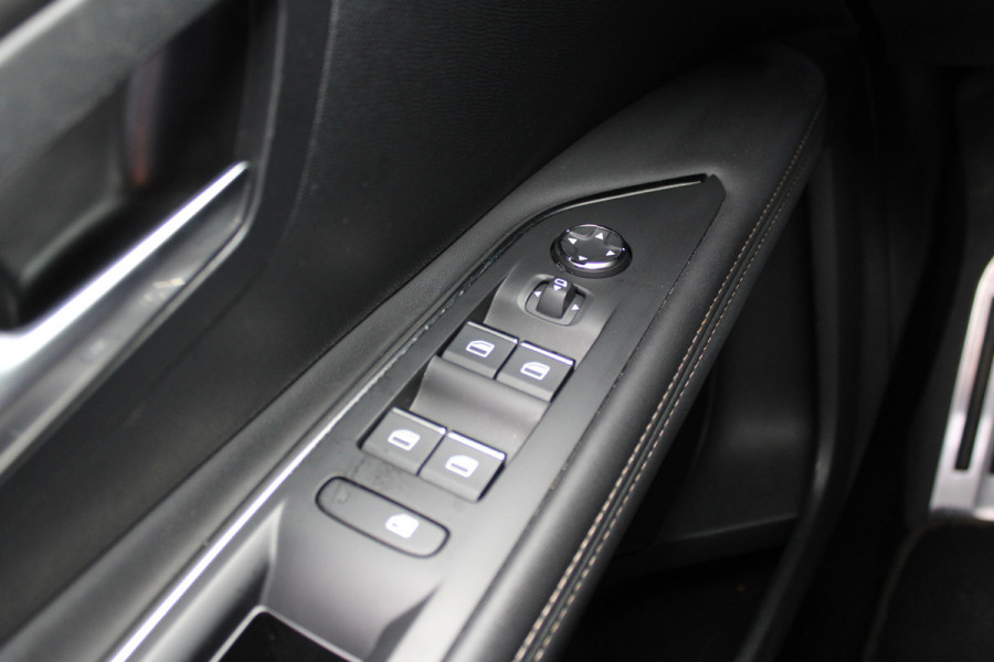 Peugeot 3008 1.6 HYbrid 225 GT | Black Pack | Navigatie 3D | Adaptieve cruise